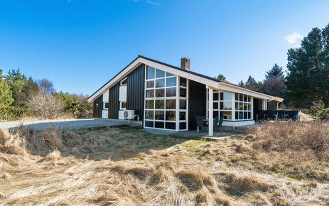 Riika - 425M from the Sea: Blå, Busk, Sommerhus, Bunddække, Have, Estate, Skygge, Landscaping, Stuehus, Eco Hotel