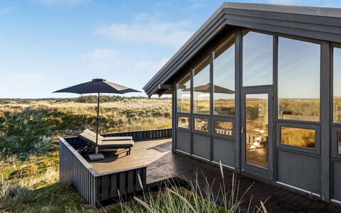 Fransisca - 600M from the Sea: Blå, Busk, Sommerhus, Bunddække, Have, Estate, Skygge, Landscaping, Stuehus, Eco Hotel