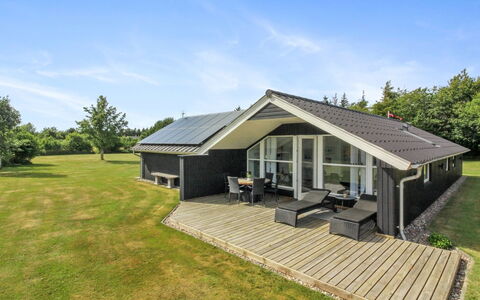 Harmen - 1.1Km from the Sea: Lejlighed, Skygge, Altan, Stol, Hegn, Udendørs Møbler, Aluminium, Kunstgræs