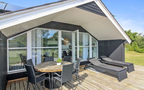 Harmen - 1.1Km from the Sea: Lejlighed, Skygge, Altan, Stol, Hegn, Udendørs Møbler, Aluminium, Kunstgræs
