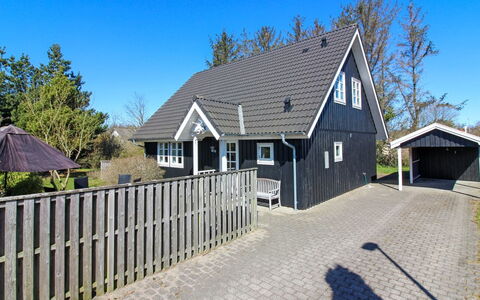 Othelia - 1.8Km from the Sea: Boligområde, Tag, Forstad, Indkørsel, Estate, Skorsten