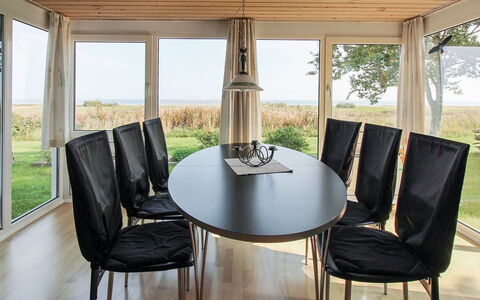 Isalie - 200M from the Sea: Møbel, Indretning, Stol, Gulvbelægning, Træ, Etage, Bord, Spisestue, Køkken & Spisebord, Loft