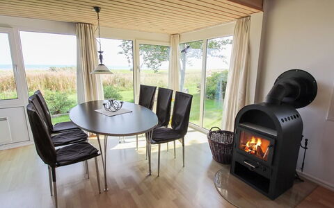 Isalie - 200M from the Sea: Træ, Møbel, Gulvbelægning, Etage, Loft, Stol, Hårdttræ, Bejdse, Trægulve, Stue