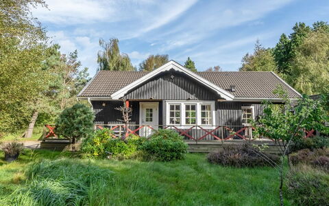 Bernadine - 350M from the Sea: Træ, Hjem, Veranda, Dæk, Hårdttræ, Tag, Bejdse, Trægulve, Eco Hotel