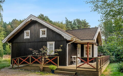 Bernadine - 350M from the Sea: Træ, Hjem, Veranda, Dæk, Hårdttræ, Tag, Bejdse, Trægulve, Eco Hotel