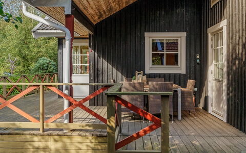 Bernadine - 350M from the Sea: Træ, Hjem, Veranda, Dæk, Hårdttræ, Tag, Bejdse, Trægulve, Eco Hotel