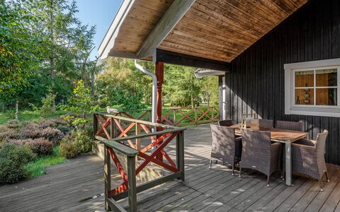 Bernadine - 350M from the Sea: Træ, Hjem, Veranda, Dæk, Hårdttræ, Tag, Bejdse, Trægulve, Eco Hotel
