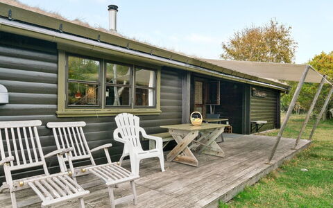 Gorjan - 300M from the Sea: Træ, Sidespor, Møbel, Sommerhus, Veranda, Hårdttræ, Planke, Dæk, Udendørs Møbler, Bjælkehytte