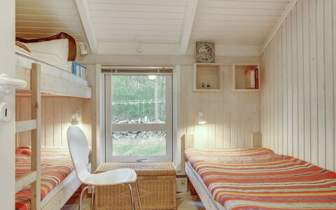 Helmtrud - 500M from the Sea: Indretning, Træ, Gulvbelægning, Etage, Møbel, Loft, Soveværelse, Køjeseng, Seng, Værelse