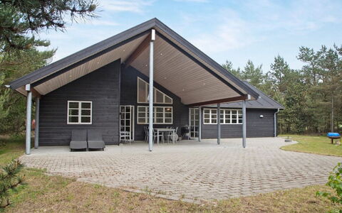 Beka - 500M from the Sea: Hjem, Sommerhus, Sidespor, Estate, Skygge, Garden Bygninger, Indkørsel, Stuehus, Skur, Veranda