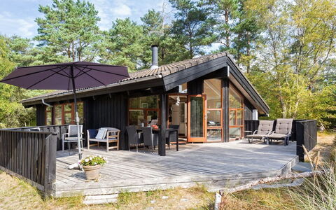 Bernarda - 400M from the Sea: Træ, Hjem, Veranda, Dæk, Hårdttræ, Tag, Bejdse, Trægulve, Eco Hotel