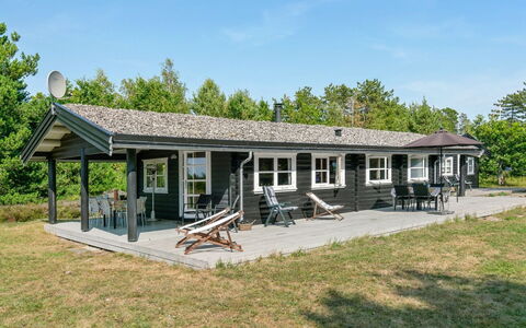 Wimar - 200M from the Sea: Træ, Hjem, Veranda, Dæk, Hårdttræ, Tag, Bejdse, Trægulve, Eco Hotel