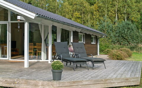 Thomasine - 1.5Km from the Sea: Træ, Veranda, Hjem, Sommerhus, Hårdttræ, Dæk, Dør, Skygge, Udendørs Møbler, Garden Bygninger