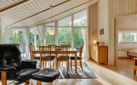 Thomasine - 1.5Km from the Sea: Indretning, Loft, Træ, Møbel, Gulvbelægning, Etage, Trægulve, Stue, Hjem, Couch