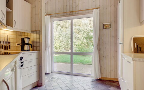 Thomasine - 1.5Km from the Sea: Gulvbelægning, Træ, Indretning, Køkken, Etage, Countertop, Loft, Sanitærarmatur, Cabinetry, Værelse