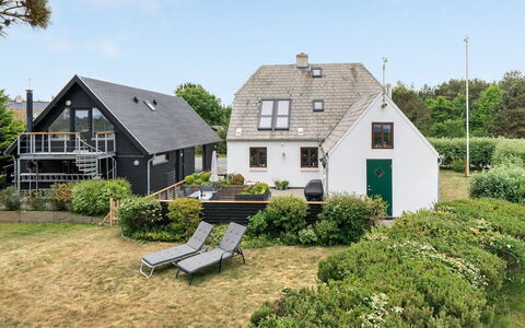 Eivi - 150M from the Sea: Sommerhus, Skur, Hytte, Stuehus, Prærie, Hytte, Lade, Bjælkehytte, Garden Bygninger
