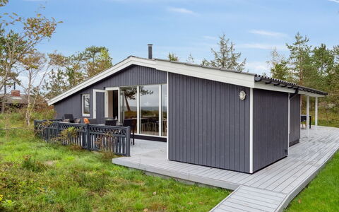 Djuna - 200M from the Sea: Sommerhus, Hjem, Veranda, Sidespor, Garden Bygninger, Estate, Hårdttræ, Skur, Planke, Dæk