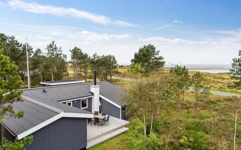 Djuna - 200M from the Sea: Træ, Tag, Hus, Sommerhus, Dør, Hjem, Sidespor, Land Lot, Garden Bygninger, Skur