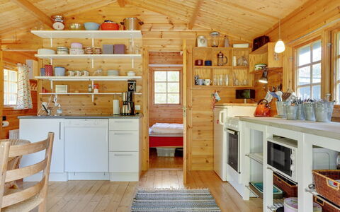 Ascen - 300M from the Sea: Køkken, Indretning, Træ, Møbel, Loft, Gulvbelægning, Cabinetry, Etage, Køkken Apparat, Værelse