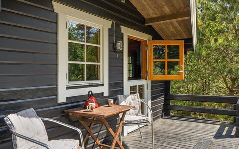 Ascen - 300M from the Sea: Boligområde, Busk, Hus, Hjem, Have, Estate, Skygge, Landscaping, Lawn