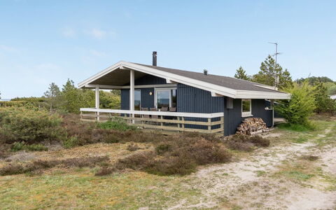 Arun - 150M from the Sea: Svømmepøl, Udendørs Møbler, Møbel, Udvej, Flise, Eco Hotel, Skygge, Stol, Fritid, Estate
