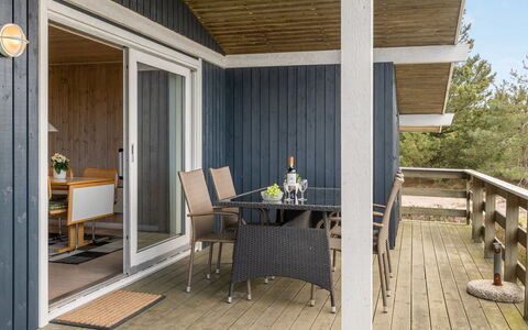 Arun - 150M from the Sea: Svømmepøl, Udendørs Møbler, Møbel, Udvej, Flise, Eco Hotel, Skygge, Stol, Fritid, Estate