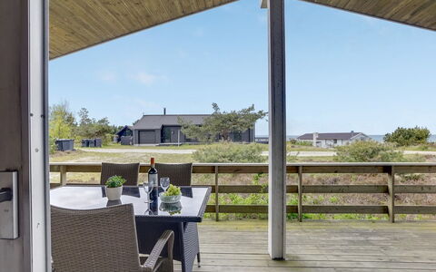 Arun - 150M from the Sea: Svømmepøl, Udendørs Møbler, Møbel, Udvej, Flise, Eco Hotel, Skygge, Stol, Fritid, Estate