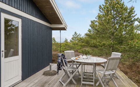 Arun - 150M from the Sea: Svømmepøl, Udendørs Møbler, Møbel, Udvej, Flise, Eco Hotel, Skygge, Stol, Fritid, Estate