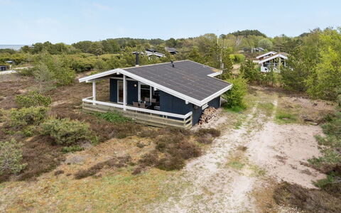 Arun - 150M from the Sea: Svømmepøl, Udendørs Møbler, Møbel, Udvej, Flise, Eco Hotel, Skygge, Stol, Fritid, Estate