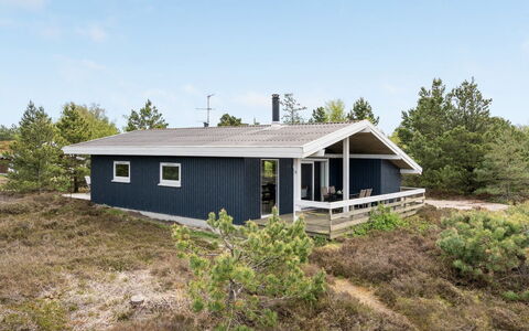 Arun - 150M from the Sea: Svømmepøl, Udendørs Møbler, Møbel, Udvej, Flise, Eco Hotel, Skygge, Stol, Fritid, Estate