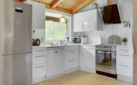Thorger - 5Km from the Sea: Køkken Apparat, Køkken, Countertop, Gulvbelægning, Større Bandage, Cabinetry, Indretning, Husholdningsapparat, Træ, Møbel