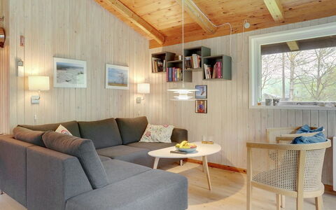 Thorger - 5Km from the Sea: Indretning, Træ, Møbel, Gulvbelægning, Etage, Stue, Loft, Værelse, Couch, Belysning