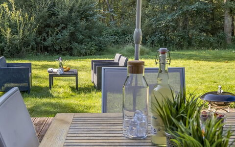 Thorger - 5Km from the Sea: Møbel, Flaske, Bord, Drinkware, Udendørs Møbler, Stol, Udendørs Bord, Barware