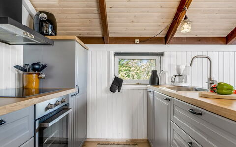 Eliana - 350M from the Sea: Træ, Køkken, Gulvbelægning, Countertop, Køkken Apparat, Indretning, Cabinetry, Loft, Større Bandage, Husholdningsapparat