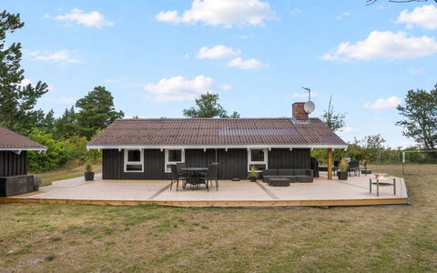Eliana - 350M from the Sea: Bygning, Tag, Hus, Hjem, Sommerhus, Land Lot, Landdistrikt, Skygge, Stuehus, Estate