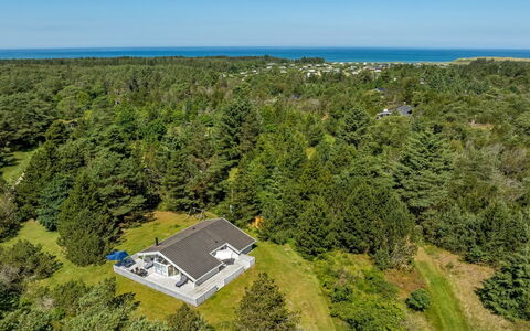 Imka - 900M from the Sea: Træ, Tag, Arkitektur, Hjem, Hus, Sommerhus, Sidespor, Hårdttræ, Hældning, Estate
