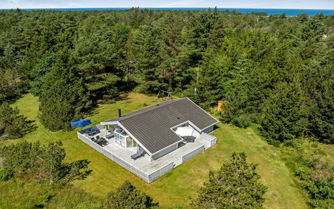 Imka - 900M from the Sea: Træ, Tag, Arkitektur, Hjem, Hus, Sommerhus, Sidespor, Hårdttræ, Hældning, Estate