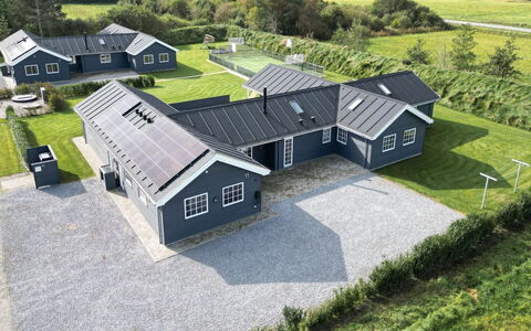 Damita - 350M from the Sea: Træ, Hjem, Veranda, Dæk, Hårdttræ, Tag, Bejdse, Trægulve, Eco Hotel