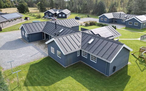 Damita - 350M from the Sea: Træ, Hjem, Veranda, Dæk, Hårdttræ, Tag, Bejdse, Trægulve, Eco Hotel
