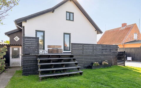 Evgenia - 950M from the Sea: Træ, Hus, Hjem, Sidespor, Tag, Sommerhus, Boligområde, Veranda, Dør, Kompositmateriale