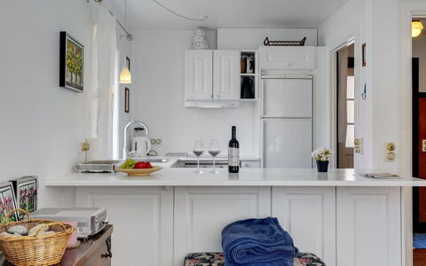 Ater - 800M from the Sea: Møbel, Indretning, Cabinetry, Countertop, Køkken, Gulvbelægning, Køkken Apparat, Belysning, Hjem, Værelse