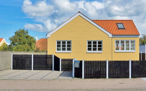 Janes - 400M from the Sea: Boligområde, Tag, Forstad, Indkørsel, Estate, Skorsten