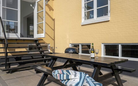 Janes - 400M from the Sea: Boligområde, Tag, Forstad, Indkørsel, Estate, Skorsten