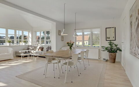 Janes - 400M from the Sea: Boligområde, Tag, Forstad, Indkørsel, Estate, Skorsten