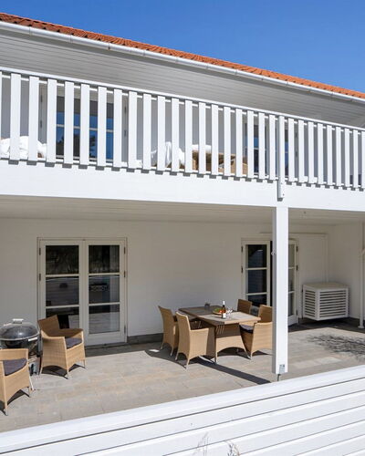 Shana - 800M from the Sea