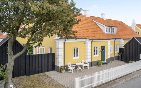 Stephie - 1.1Km from the Sea: Væg, Bygning, Vindue, Hus, Hjem, Facade, Boligområde, Tag, Arkitektur, Dør