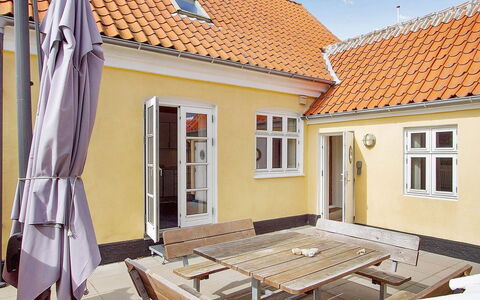 Minte - 450M from the Sea: Træ, Dør, Hjem, Udendørs Møbler, Bejdse, Sommerhus, Skygge, Dæk, Hårdttræ, Gård