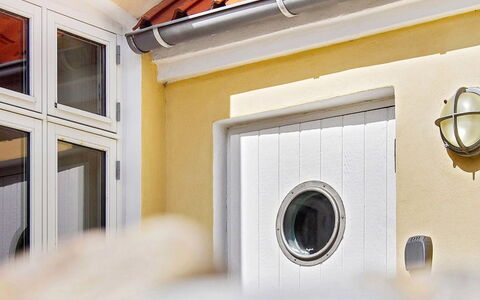 Minte - 450M from the Sea: Væg, Træ, Kompositmateriale, Molding, Sidespor, Maling, Home Dør, Bejdse, Dagslys, Gips