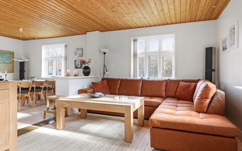 Minte - 450M from the Sea: Loft, Gulvbelægning, Indretning, Etage, Kompositmateriale, Møbel, Udvej, Hotel, Design, Dagslys