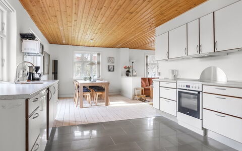 Minte - 450M from the Sea: Loft, Gulvbelægning, Indretning, Etage, Kompositmateriale, Møbel, Udvej, Hotel, Design, Dagslys